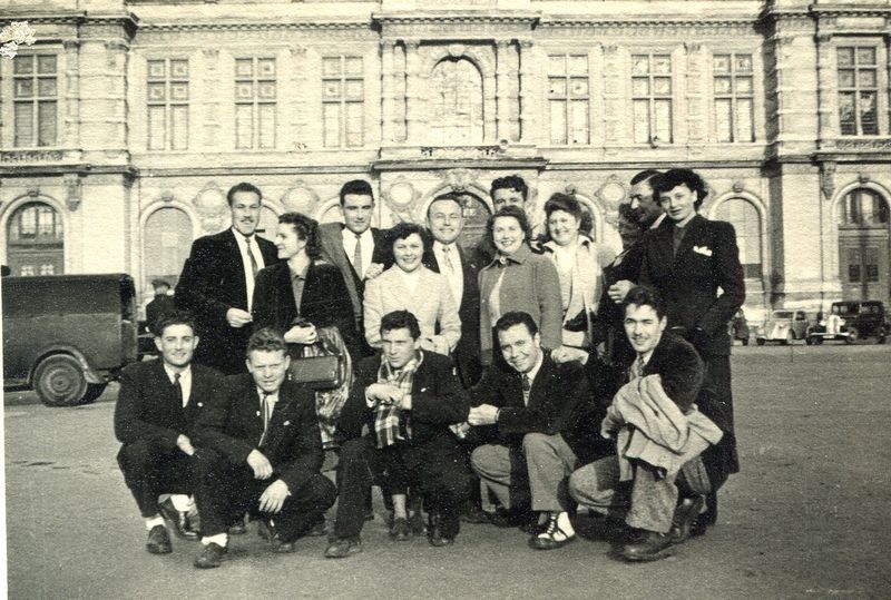 <p style='text-align: center;'><strong><span style='font-size: medium; font-family: arial, helvetica, sans-serif; color: #0000ff;'>Accompagnants pour l'équipe 3 à Toulouse 23 avril 1950</span></strong>
<p style='text-align: left;'><span style='font-family: arial, helvetica, sans-serif; font-size: medium;'><strong><span style='color: #ff0000;'>Debout G</span></strong>: <span style='color: #888888;'>Mr et Mme CHEVALIER - GOUDET R - Mme et Mr GAIGNEUR - MOREZ - Mme GAUTIER - Mme MOREZ - Mr et Mme MOREAU L.</span></span>
<p style='text-align: left;'><span style='font-family: arial, helvetica, sans-serif; font-size: medium;'><strong><span style='color: #ff0000;'>Accroupi</span></strong>: <span style='color: #888888;'>LEBRETON P - POINTEAU - BOUCAULT - MAUNY P</span></span>
<p style='text-align: left;'><span style='font-family: arial, helvetica, sans-serif; font-size: medium;'><span style='color: #888888;'><em><span style='color: #0000ff;'>(collection Y.G.)</span></em></span></span>